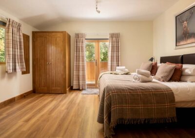 Double/twin bedroom at Scots Pine, Hampshire