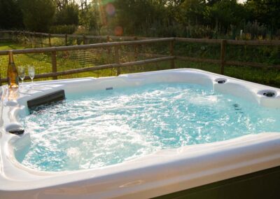 Hot tub at Scots Pine holiday house at Grenville, Hampshire